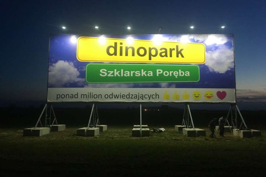 Powierzchnie reklamowe - Kostomłoty Orlen>Jelenia Góra Dinopark Noc