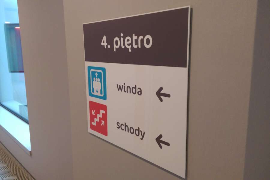 Oznakowanie budynków - tablica informacyjna z plexi