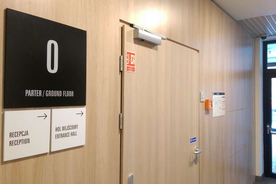 Oznakowanie budynków - tabliczki informacyjne stal 10mm - biurowiec Silver Tower Center