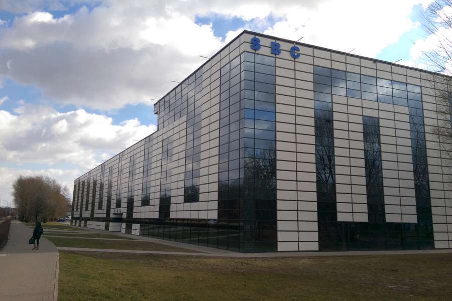 Litery przestrzenne - oznakowanie biurowca SBC Lotnicza Wrocław