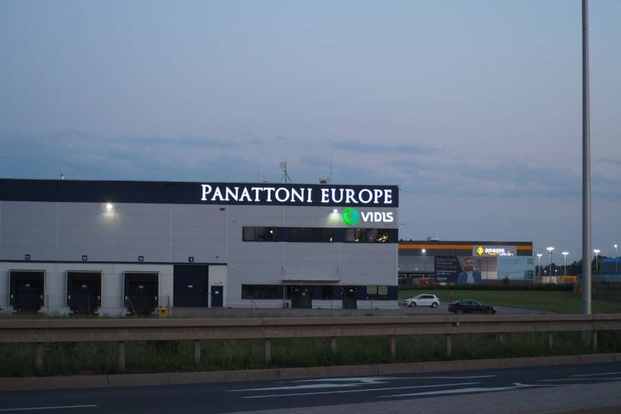 Litery przestrzenne - litery Panattoni Europe Bielany Wrocławskie noc