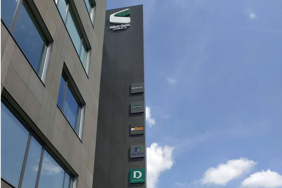 Oznakowanie budynków - biurowiec West Gate Wrocław kasetony reklamowe, litery przestrzenne