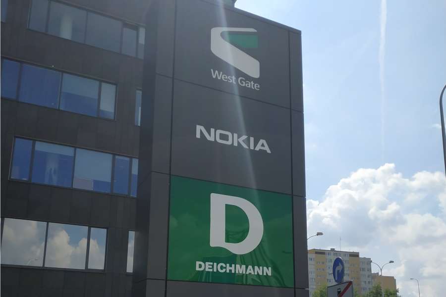 Reklama Świetlna - totem wjazdowy West Gate Wrocław