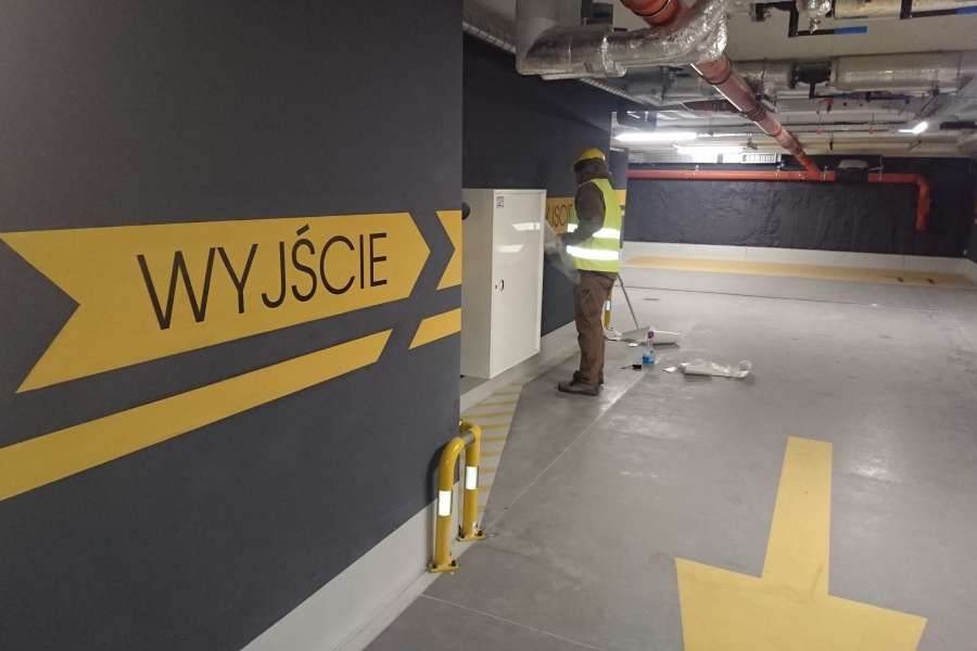 Oznakowanie budynków - oznaczenia pionowe parkingów