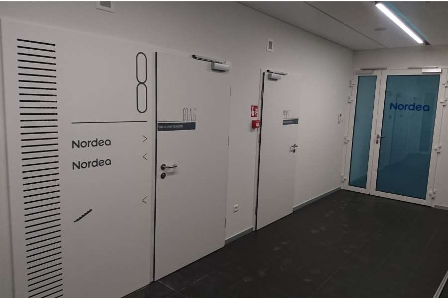 Oznakowanie budynków - oznakowanie powierzchni biurowych Nordea