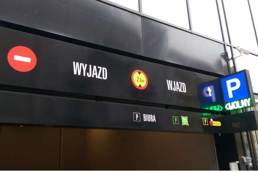 Oznakowanie budynków - oznakowanie parkingów - kasetony wjazd/wyjazd
