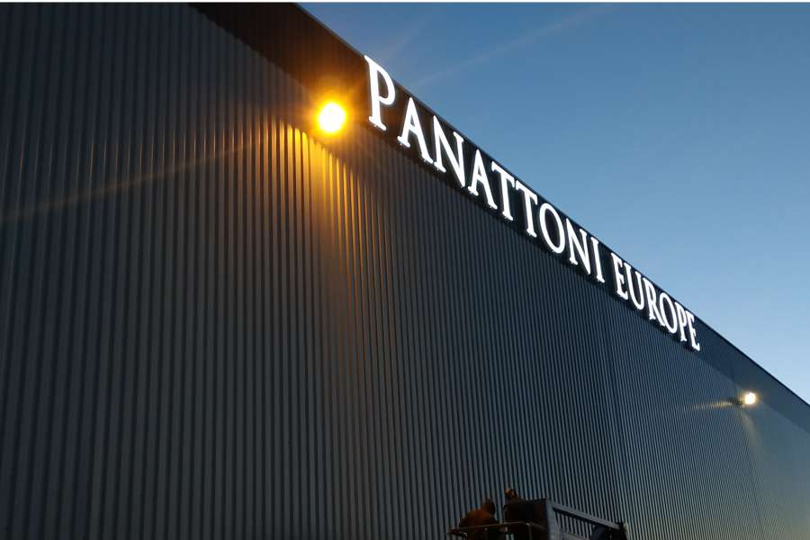 Litery przestrzenne - litery Panattoni Europe Wrocław noc