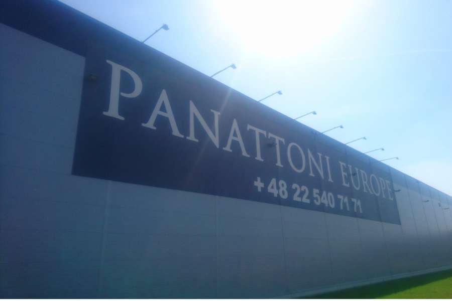 Oznakowanie hal Panattoni Europe - wielkoformatowy baner podświetlany