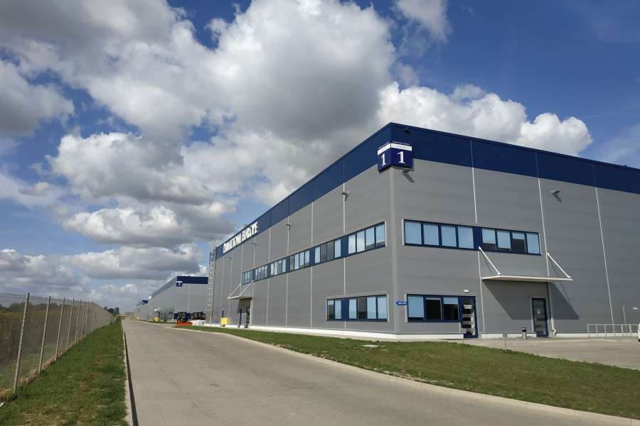 Kasetony reklamowe - kaseton narożny Panattoni Europe