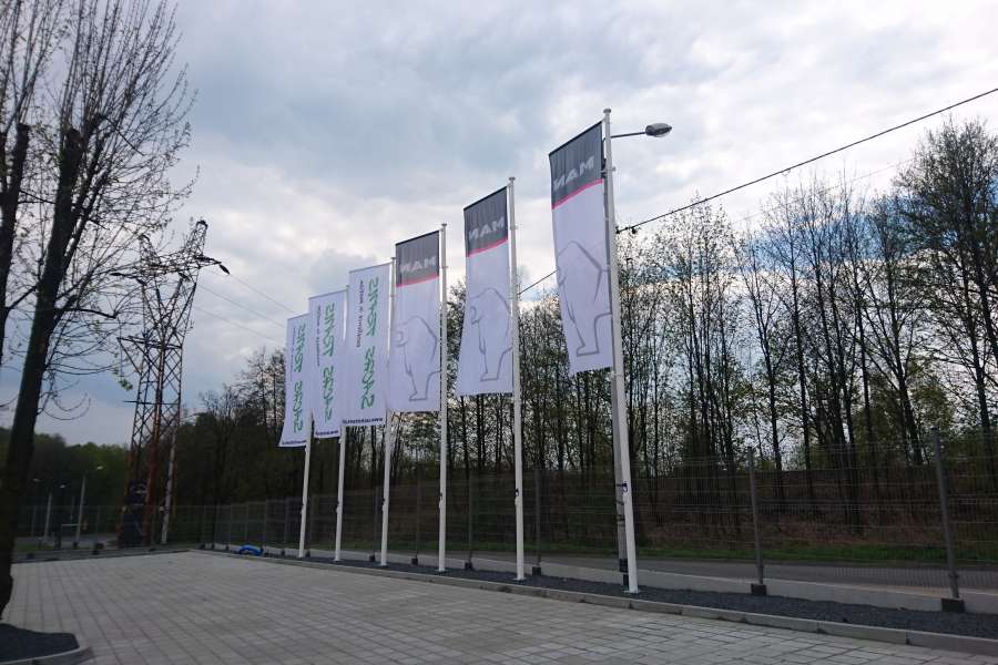 Galeria Everest - maszty flagowe Man