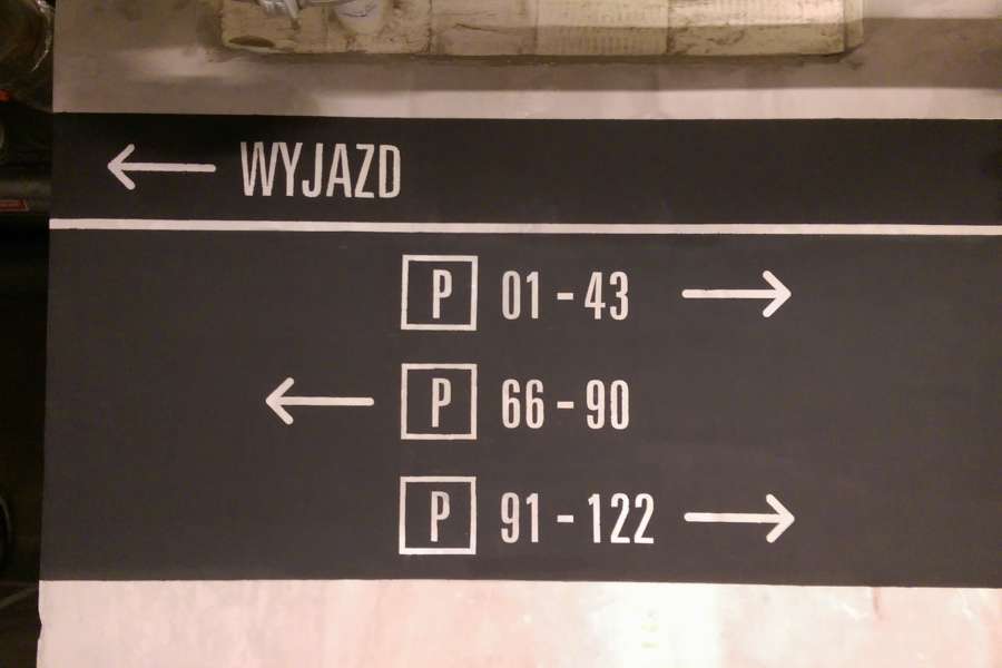 Galeria Everest - oznakowanie pionowe parkingu