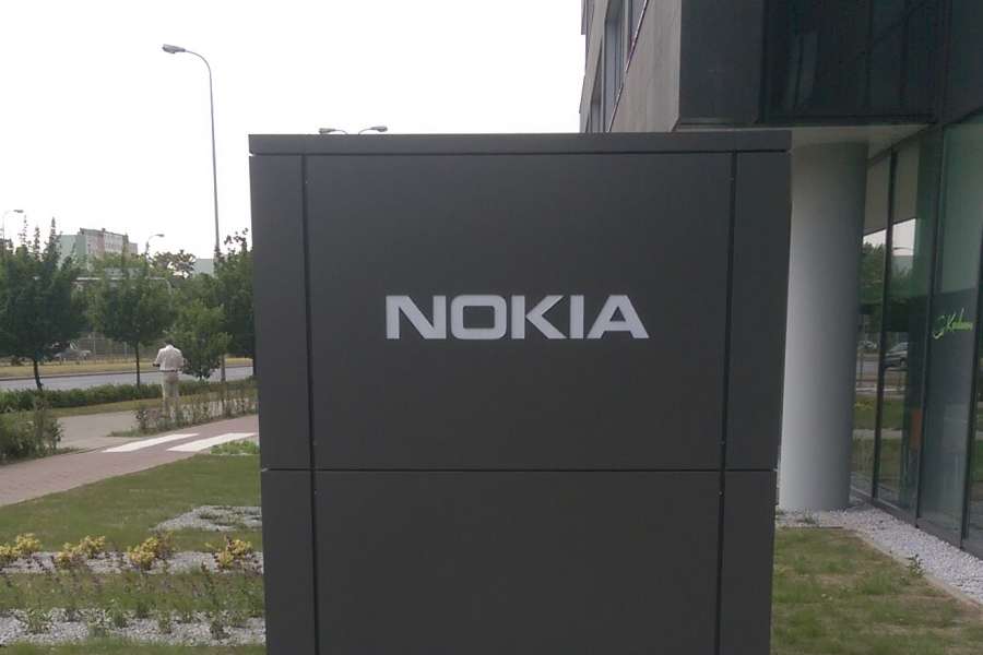 Galeria Everest - totem Nokia West Gate