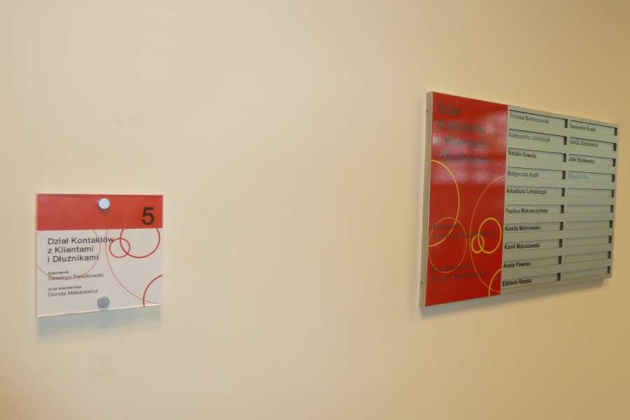 Galeria Everest - tabliczki informacyjne