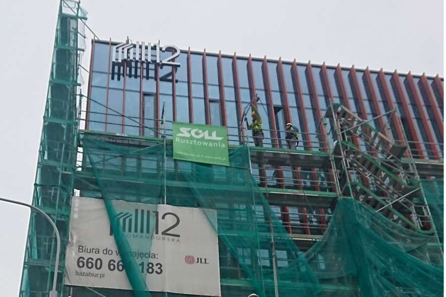 Galeria Everest - oznakowanie budynków - litery przestrzenne biurowiec PZU