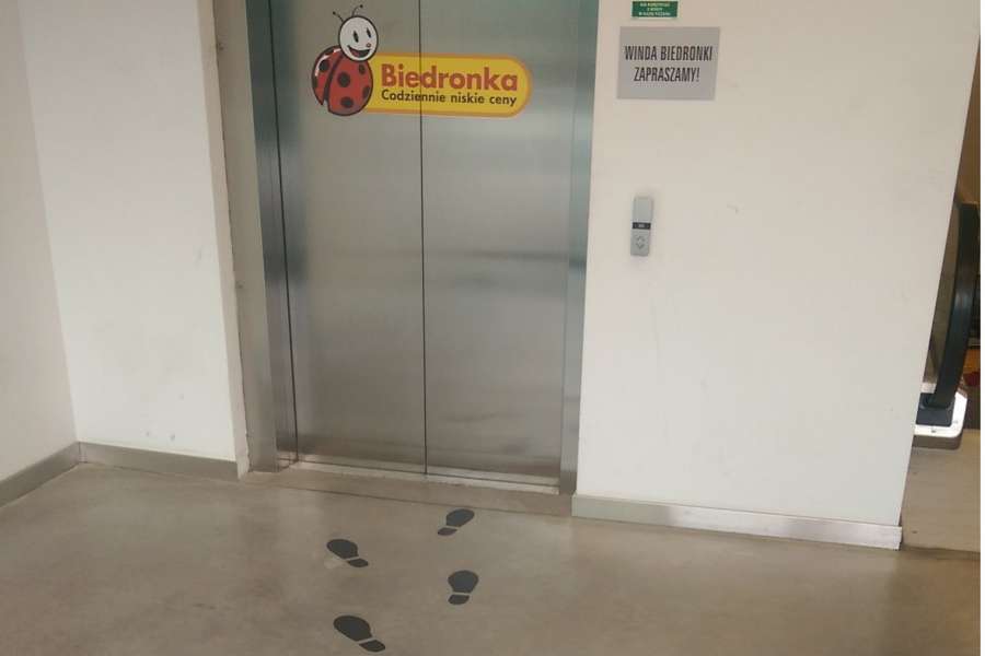 Galeria Everest - naklejki podłogowe Biedronka