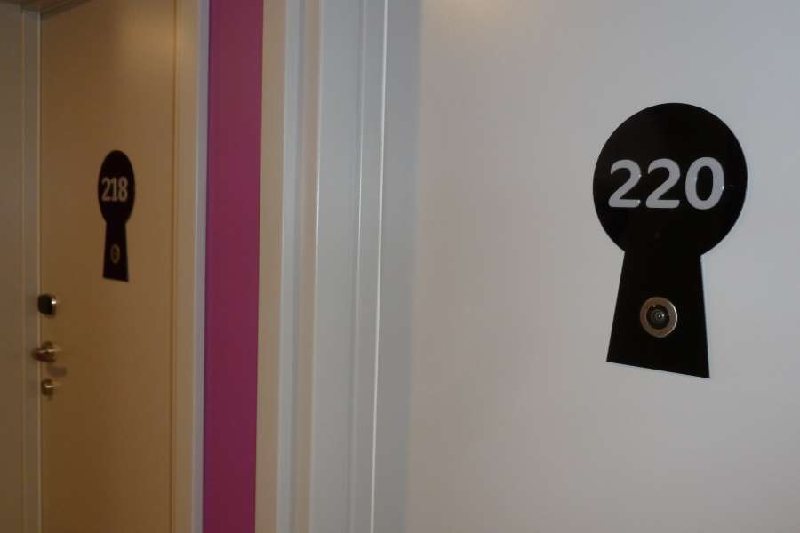 Galeria Everest - oznakowanie budynków - numeracja pokoi hotel Ibis