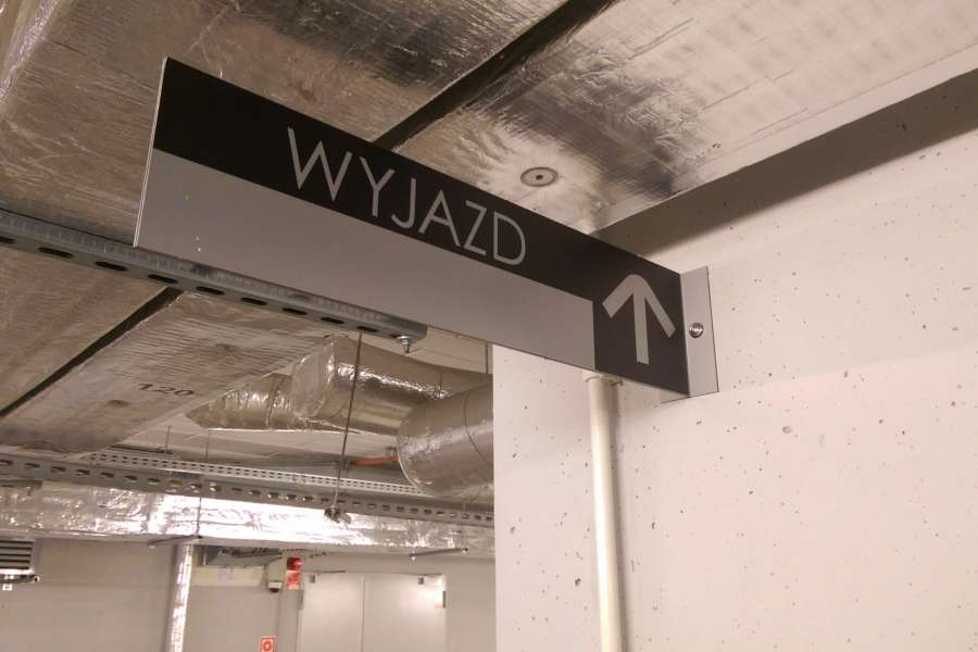 Galeria Everest - oznakowanie parkingów - tablica informacyjna z dibondu wjazd/wyjazd