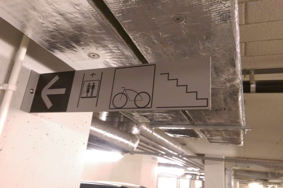 Galeria Everest - oznakowanie parkingów - tablice informujące