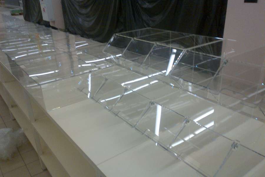 Galeria Everest - pojemniki z plexi