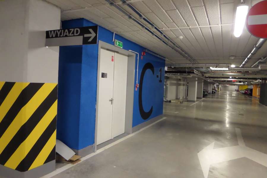 Galeria Everest - oznakowanie parkingów - oznakowanie pionowe