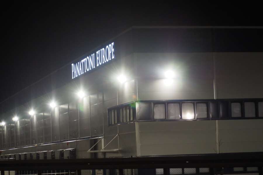 Galeria Everest - litery przestrzenne Panattoni noc