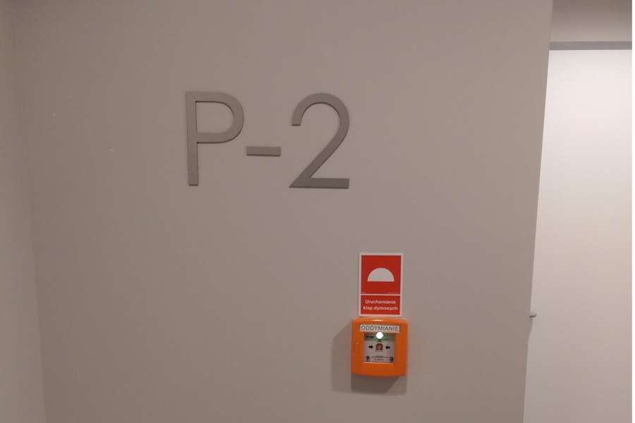 Galeria Everest - oznakowanie pięter biurowiec Echo