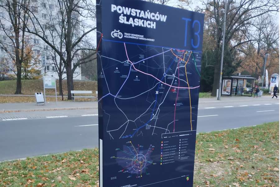 Galeria Everest - totem informacyjny