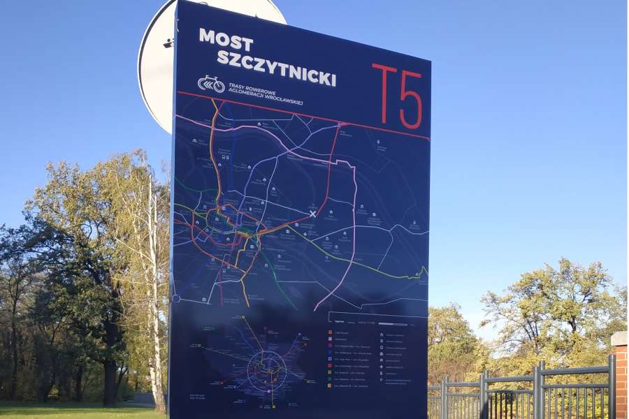 Galeria Everest - totem rowerowy informacyjny