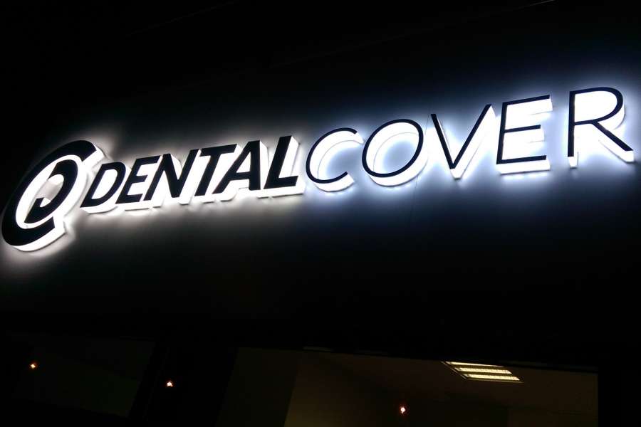 Litery przestrzenne - litery z efektem halo Dental Cover