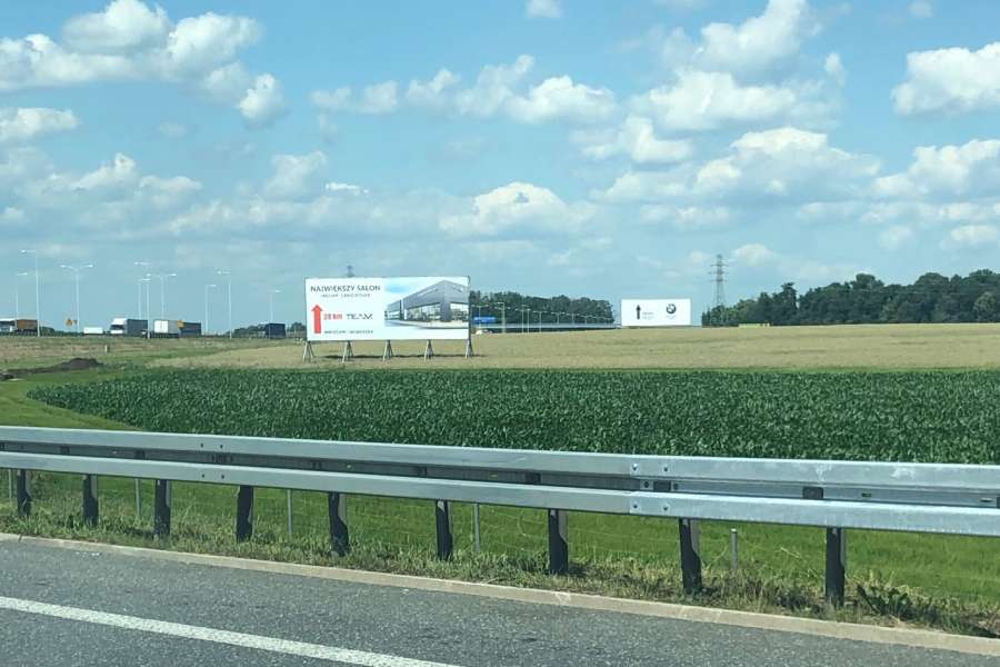 Powierzchnie reklamowe - AOW Zabrodzie, Bielany Wrocławskie>Poznań Salon Land Rover 2