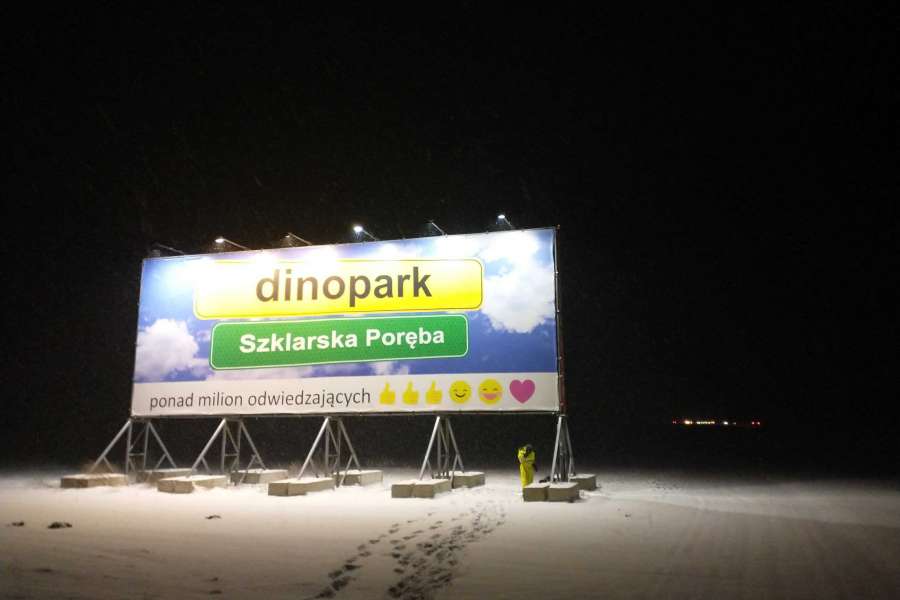 Powierzchnie reklamowe - Kostomłoty Orlen>Jelenia Góra Dinopark noc